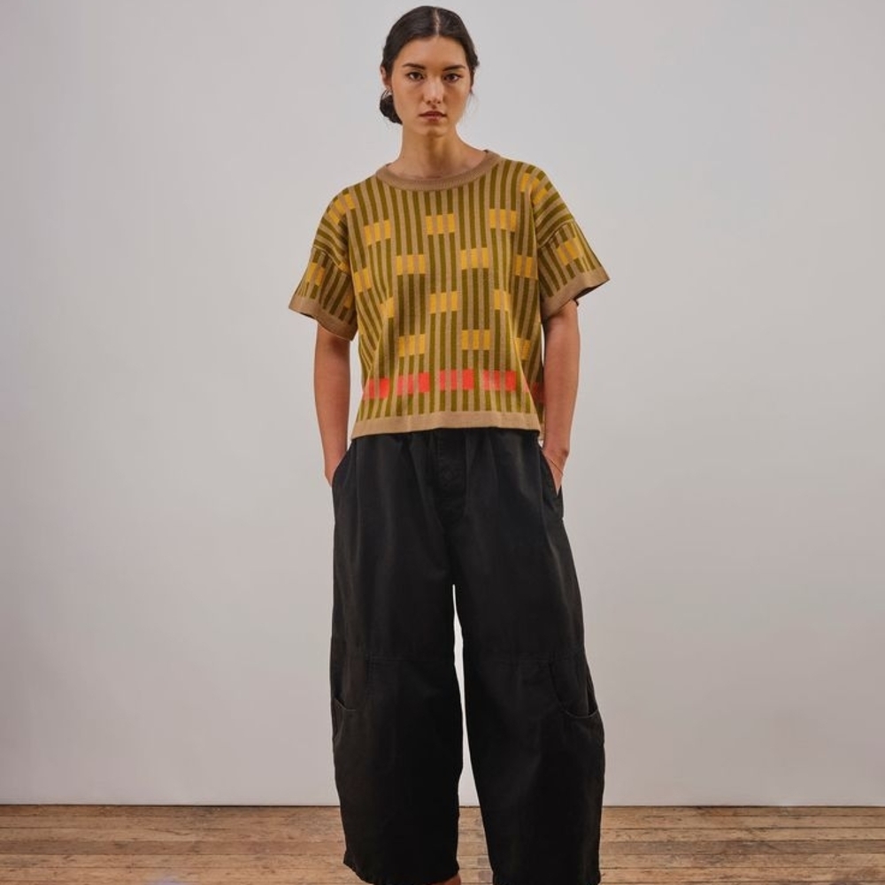 Geometric Pattern Short Sleeve Tee - Olive and Red